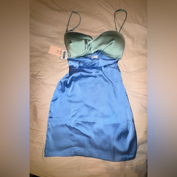 OH POLLY NWT LAVISH LIFE TWIST BODYCON SATIN MINI DRESS - Picture 6 of 7